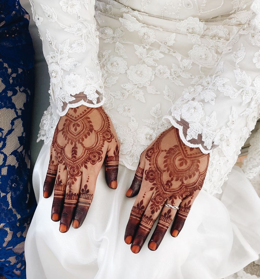 bridal henna on hands