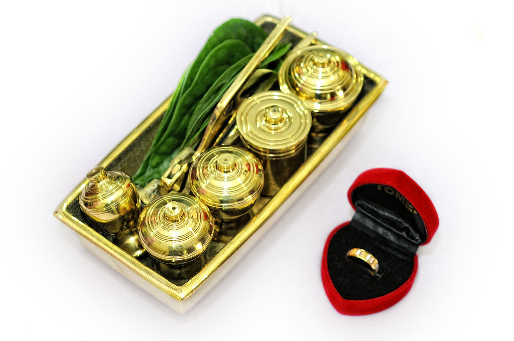 betel leaves on a gold tray with gold ring