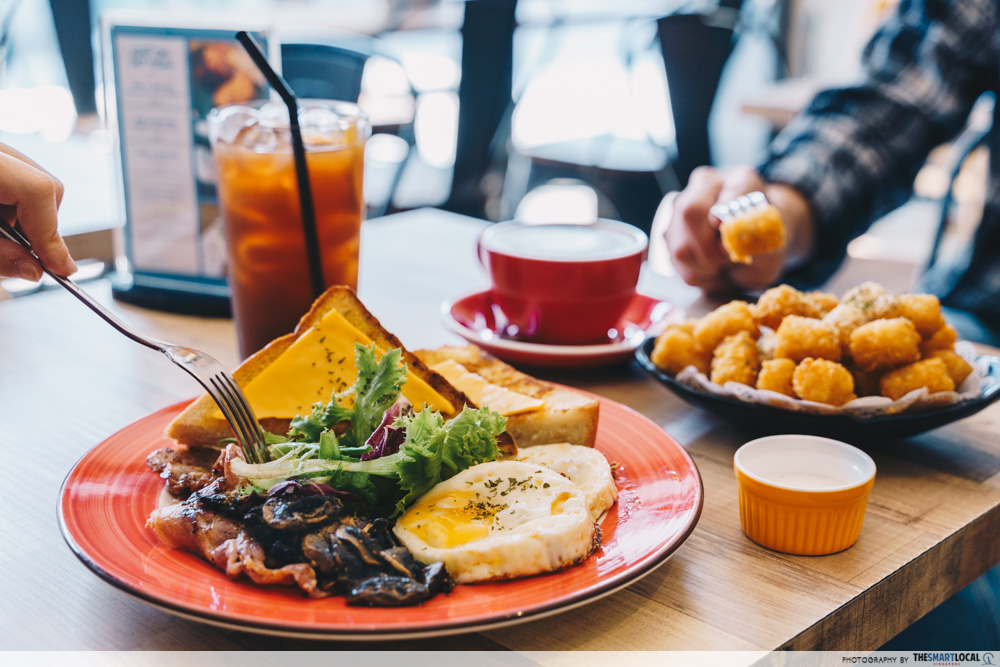 Common Chefs Bistro Cafes North Singapore Tater Tots All-Day Breakfast
