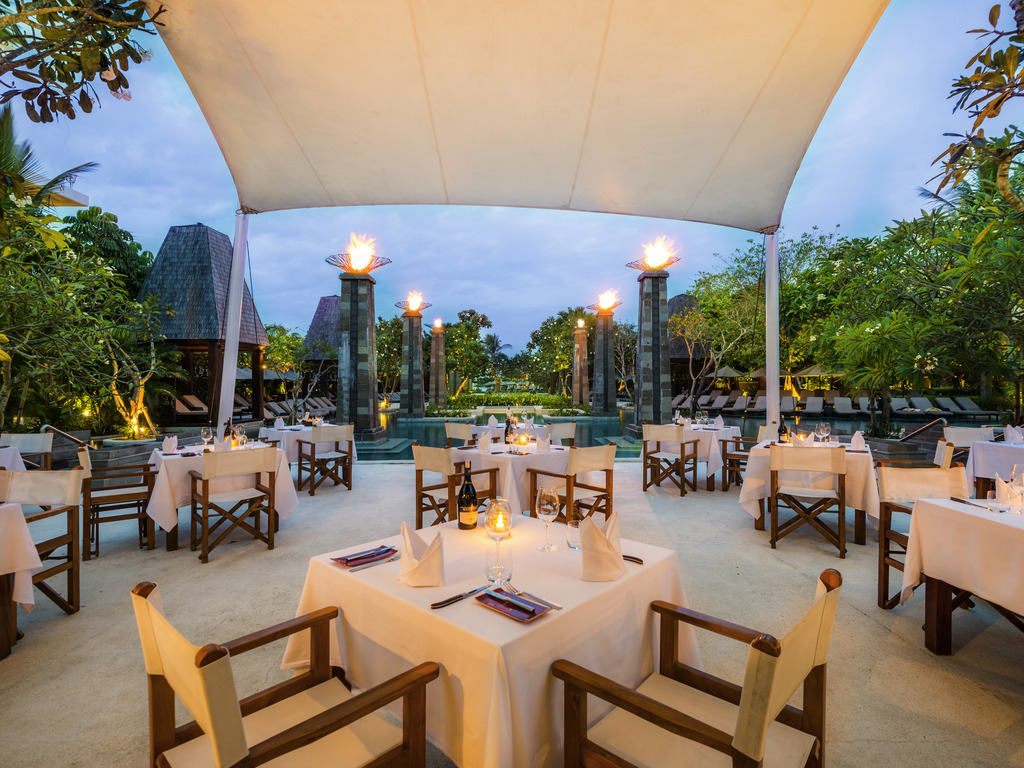 bali luxury hotels - Sofitel Bali Nusa Dua Beach Resort poolside dining