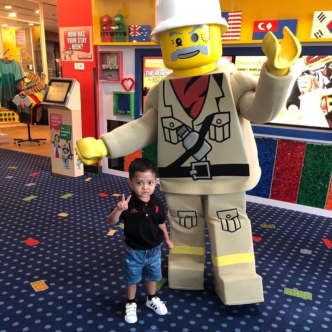 [REVISED] Legoland M'sia Has A New Aquarium, VR Roller Coaster & Pirate-Themed Rooms For School Break Staycays lego characters