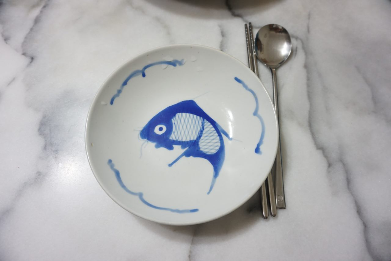 Nostalgic items blue fish plate