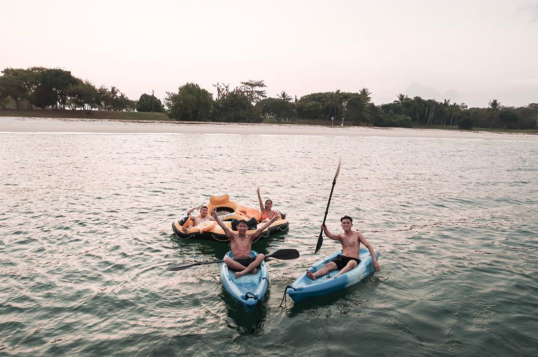 the admiral yacht - kayak at lazarus island