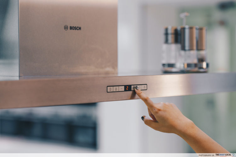 8 Kitchen Tips To Choose Cooker Hoods, Hobs & Ovens For Beginners