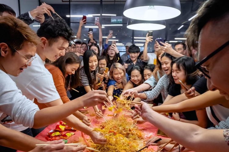 10 Chinese New Year Traditions That 99.9% Of Singaporeans Just Do