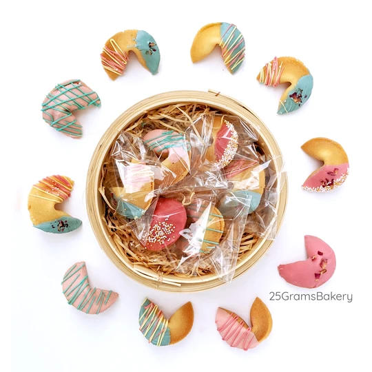 Colourful fortune cookies 25 Grams Bakery