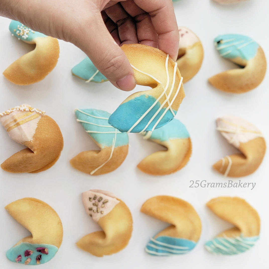 Colourful fortune cookies 25 Grams Bakery