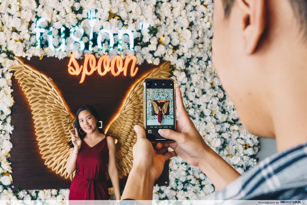 guy taking photo of a girl on a date with Instagram