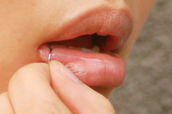 Fake lip ring