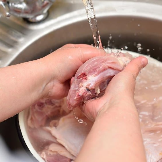 washing meat - common kitchen mistakes