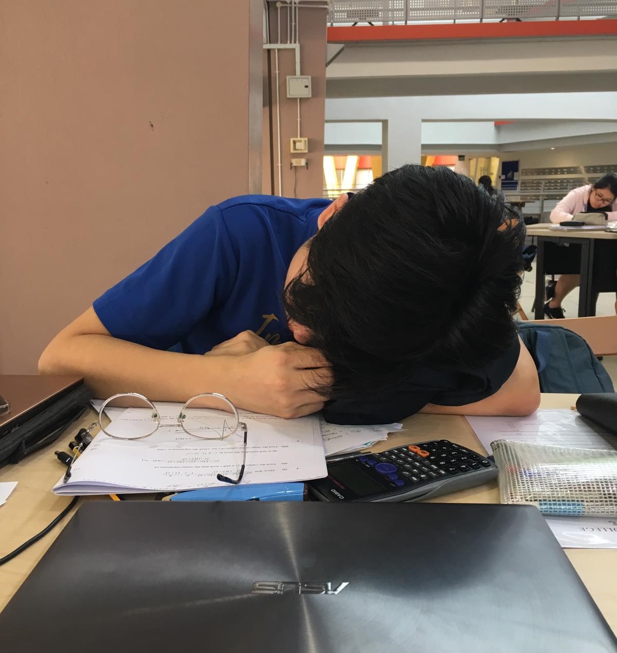 sleeping in school - insomnia and sleep anxiety