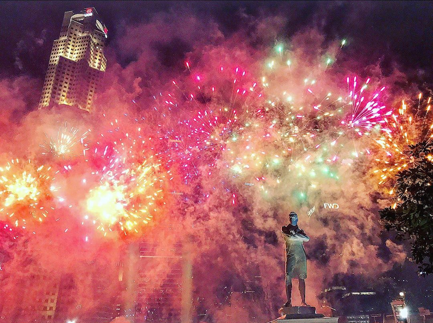ndp 2020 fireworks - from Victoria Theatre, you can get an image of the status of Sir Stanford Raffles in front of the fireworks.