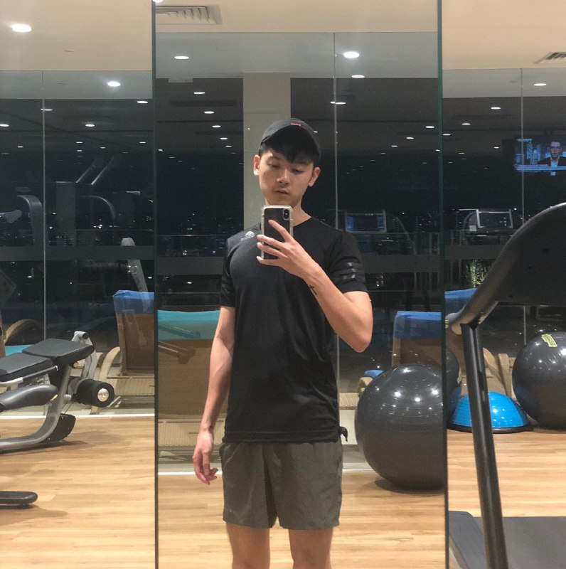 skinny-guy-singapore - gym selfie