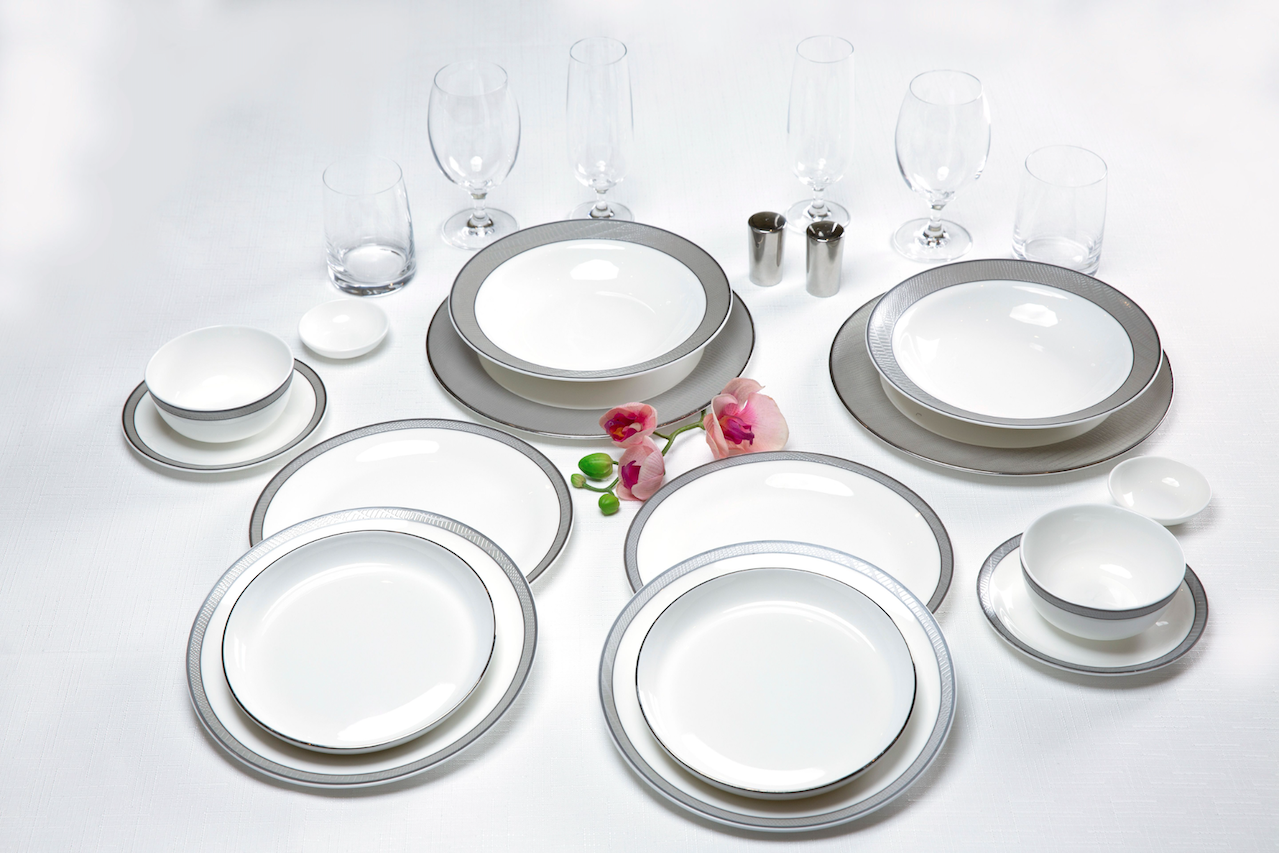 First class tableware set