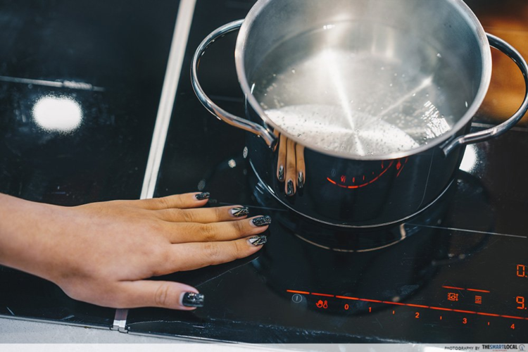 7 Easy Cooking Tips To Save Electricity Without Racking Up The Bills