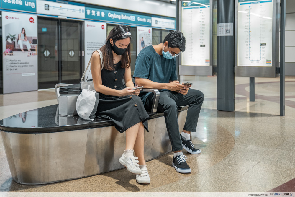 two people slouching in the mrt to use phone, common back pain mistakes