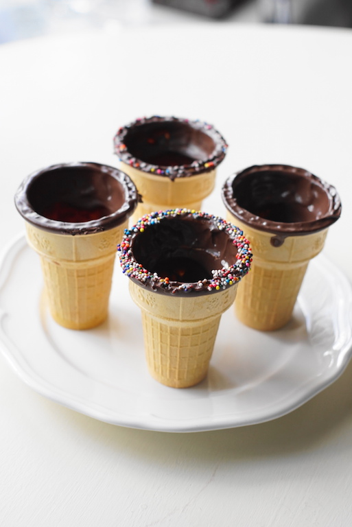 Chocolate cones for coffee