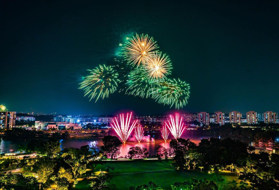 new year's eve fireworks singapore - jurong lake gardens