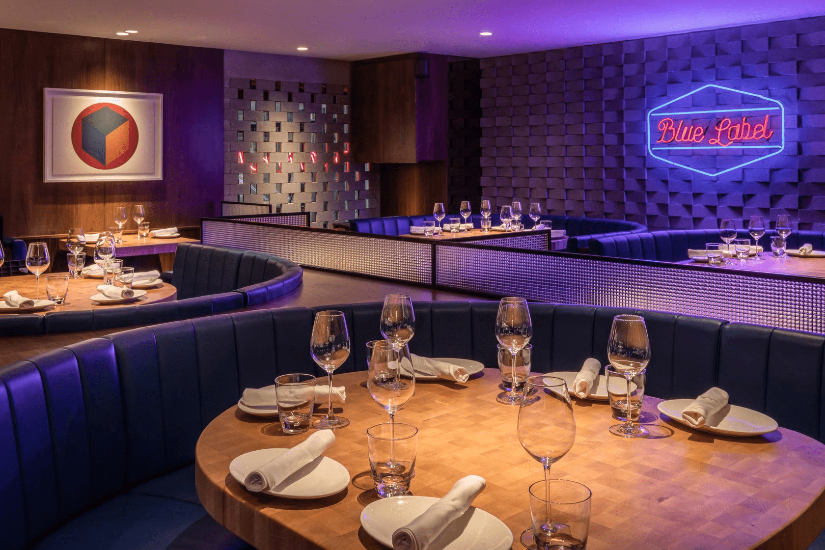 blue label pizza and wine interior