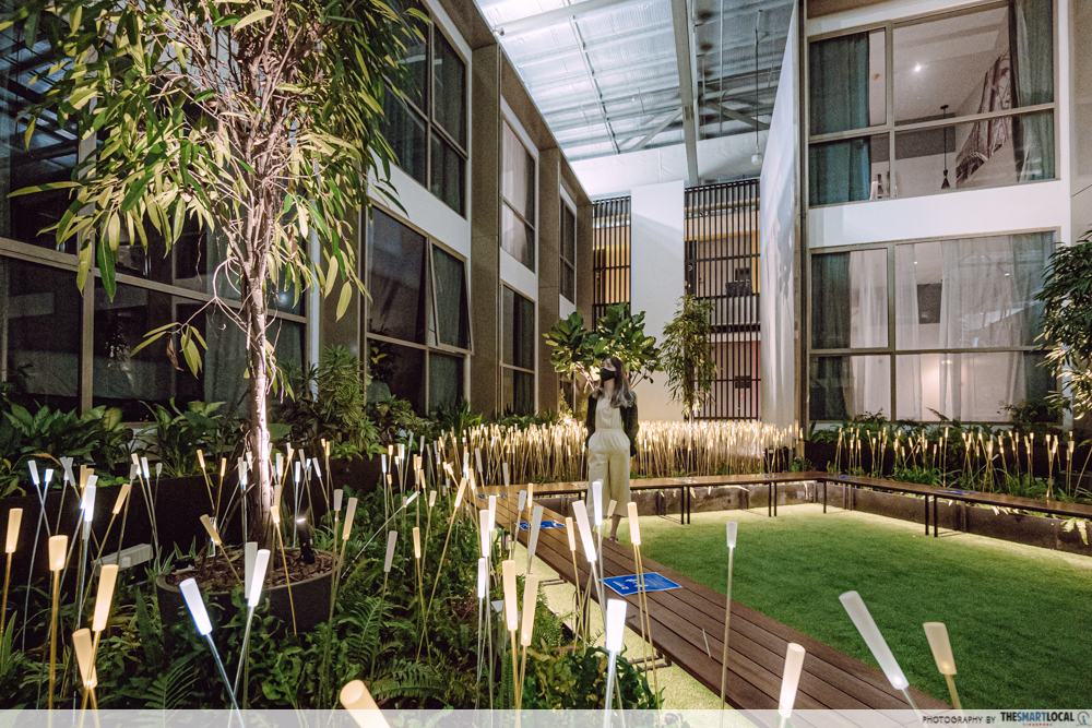 connect@changi -Futuristic indoor courtyards - flower garden