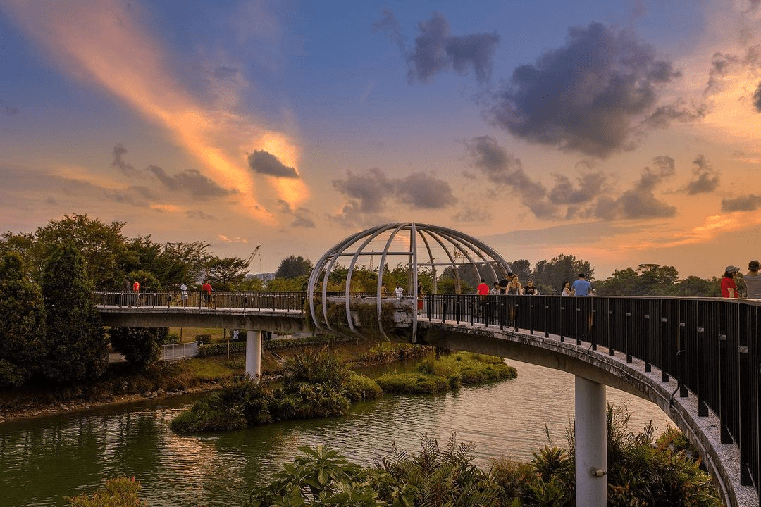 Jewel Bridge in Punggol Waterway park-min