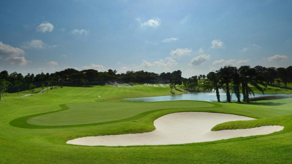 13 Golf Courses In Singapore Including Country Clubs & Driving Ranges