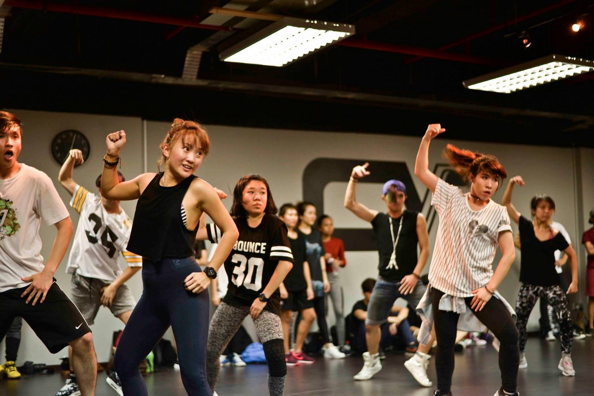 beginner hip-hop dance classes - Converge Studios