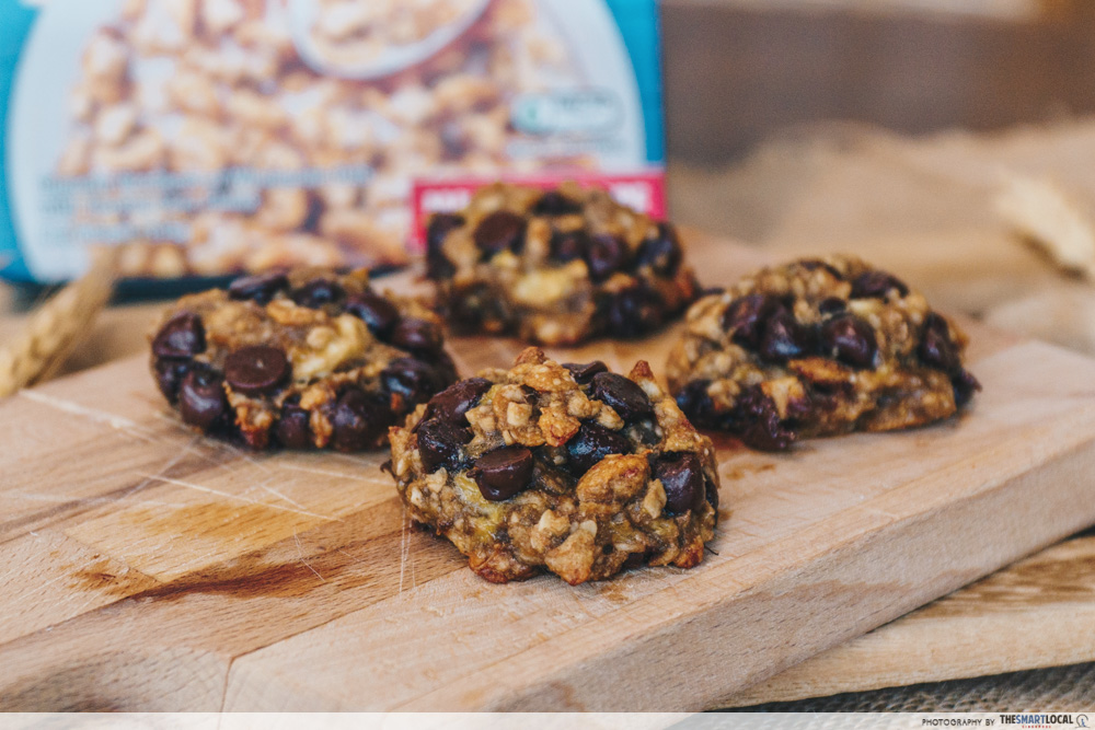 easy oats recipes - chocolate chip banana cookies