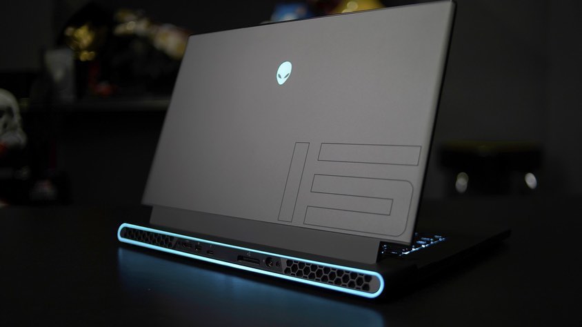 best gaming laptops singapore - dell alienware m15 r3