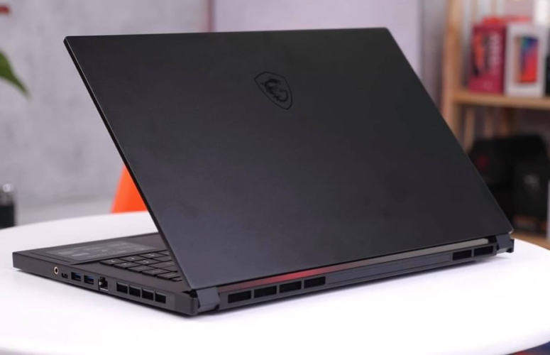 8 Best Gaming Laptops In Singapore So Powerful They’ll Make You Final Boss For Your MMORPG Games