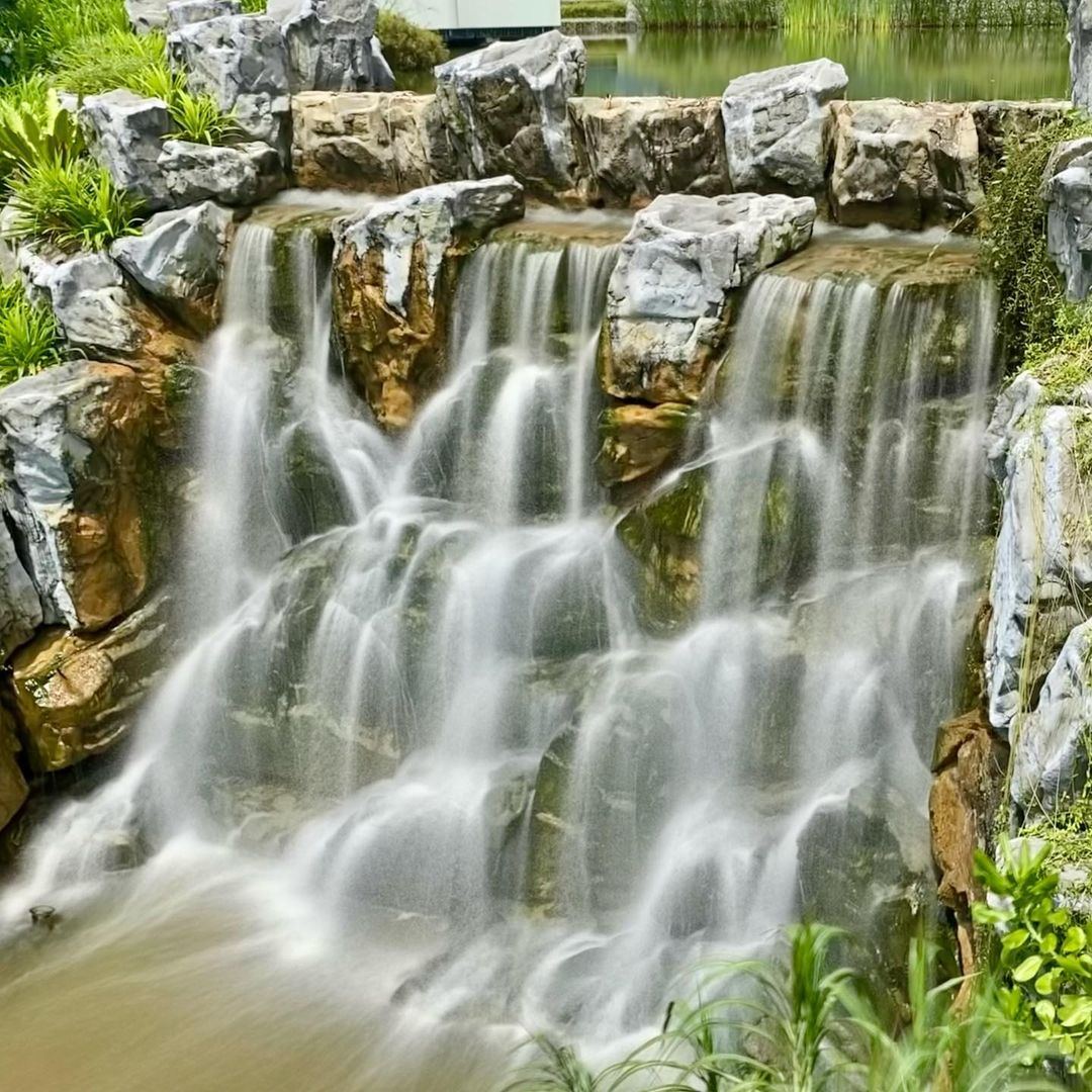 things to do in west singapore - waterfall at yunnan garden