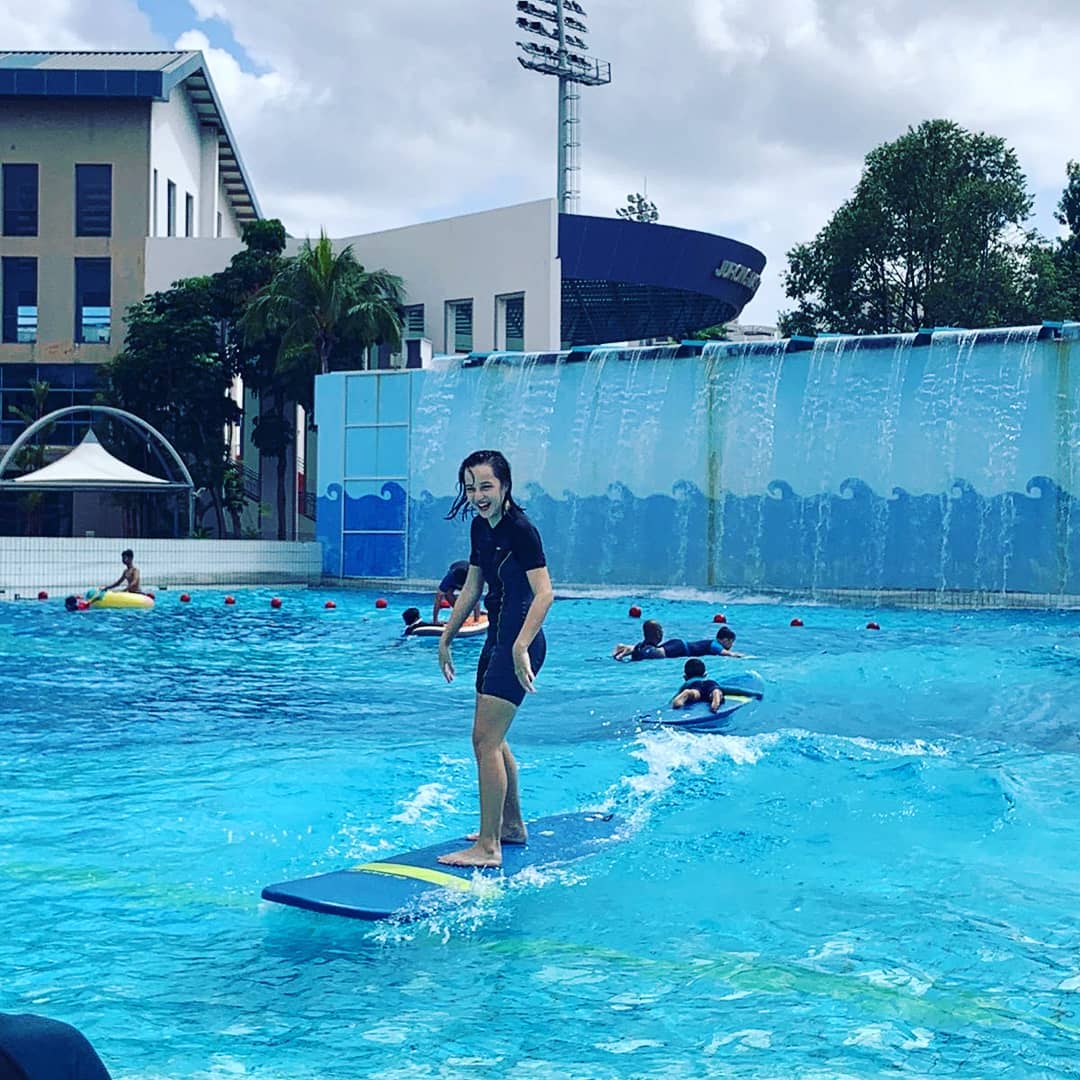 things to do in west singapore - jurong east wave pool