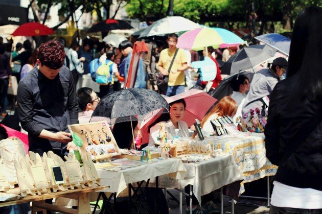 free things to do in seoul - Hongdae Free Market