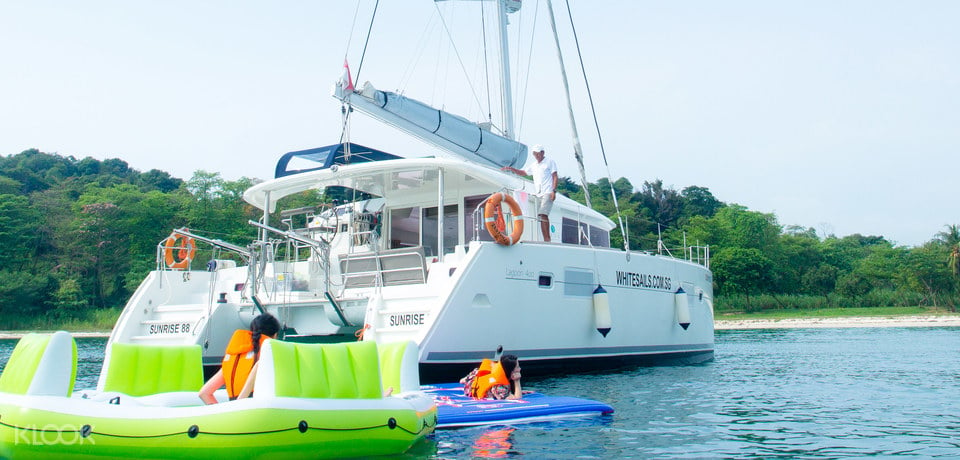 luxury activities singapore - yacht charter rental