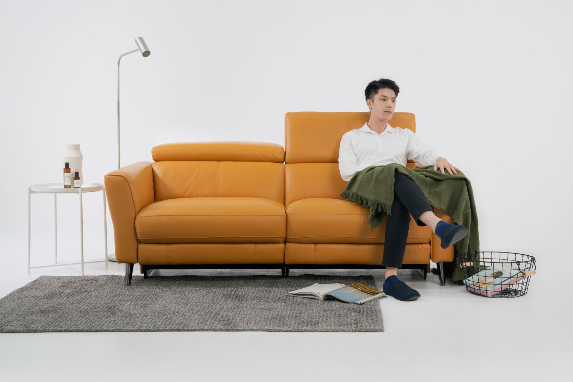 Uchify Launch - Sofa with a recliner