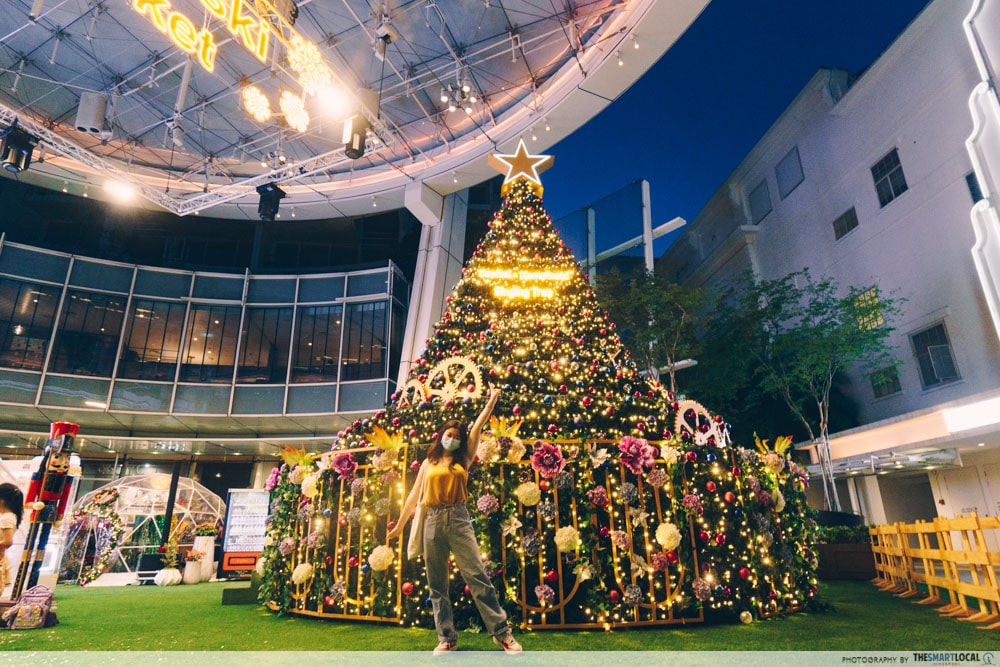 capitol singapore christmas tree
