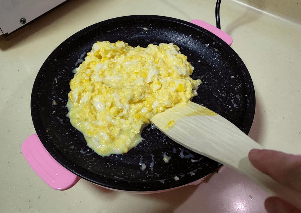 Scrambled Eggs - Homecooking Save Money