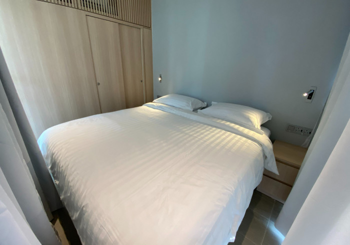 singapore staycations - hotel bed