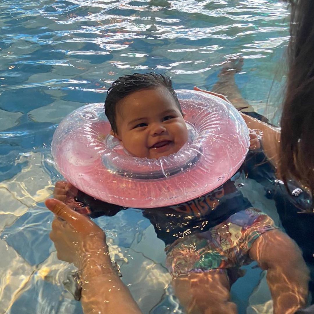 splash @ kidz amaze - toddler in pool