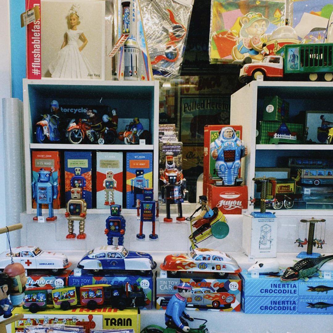 mint museum of toys - display of robots