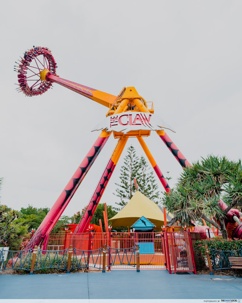 The Claw Pendulum Ride - Dreamworld Gold Coast