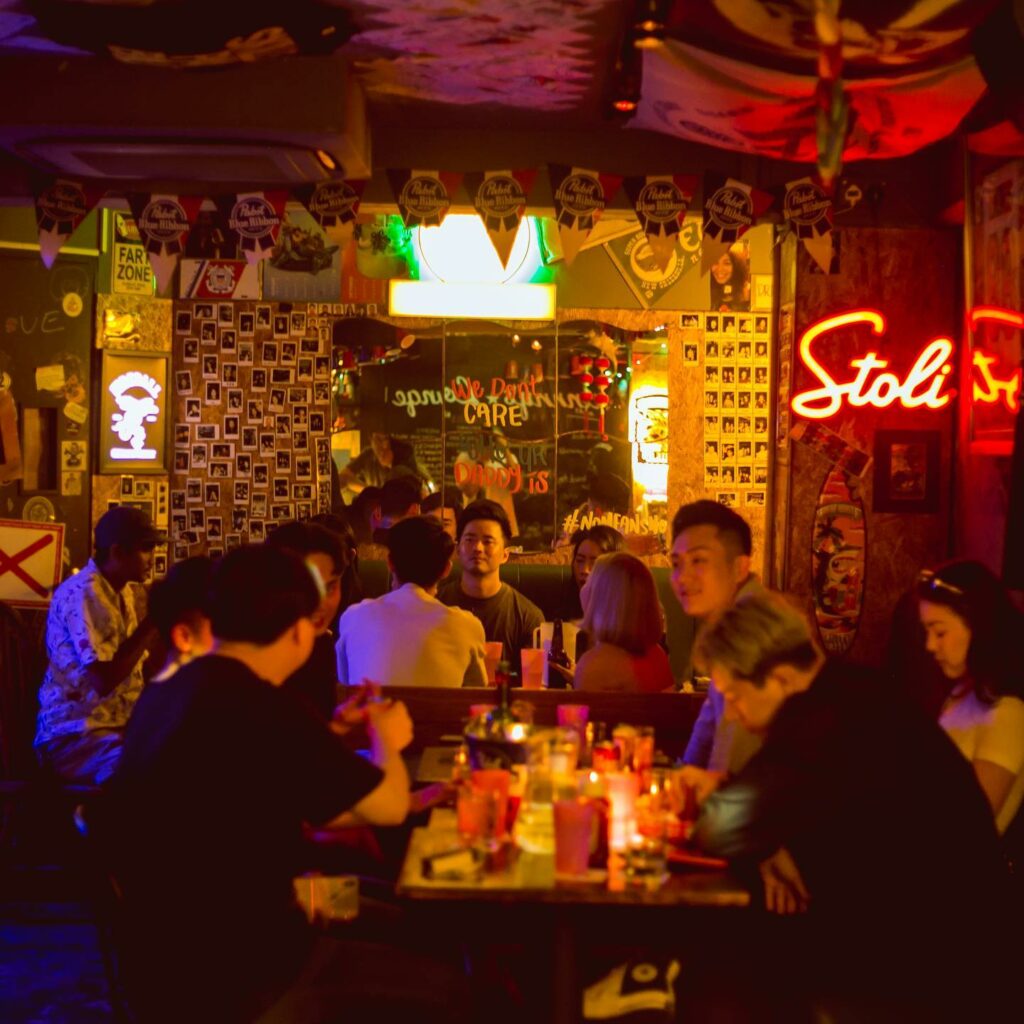 12 Best Bars In Singapore Open Till Late Night