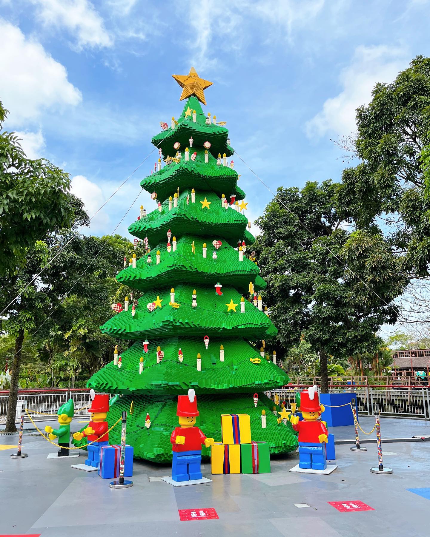 christmas tree with toy soldiers made out of lego