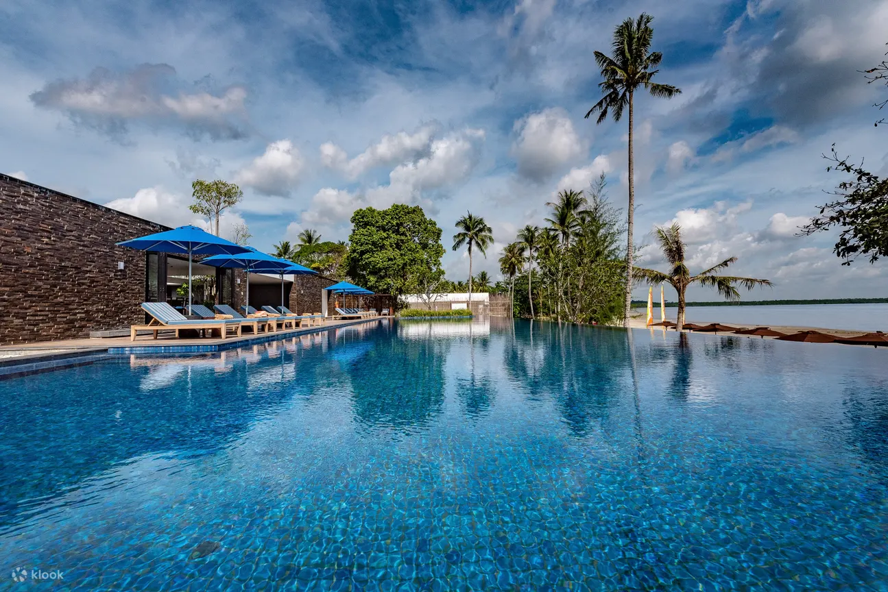 The Residence Bintan pool