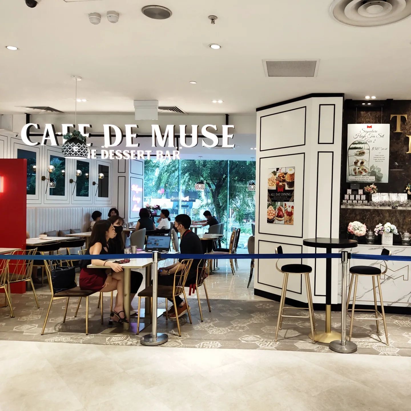 Late-night food - Cafe De Muse