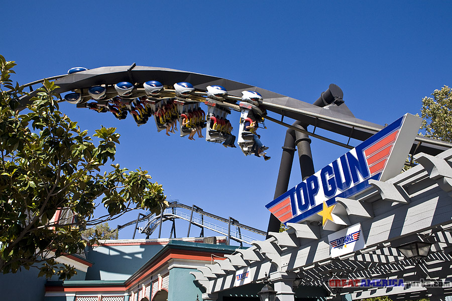 Roller coaster Top Gun - taman hiburan Great America California