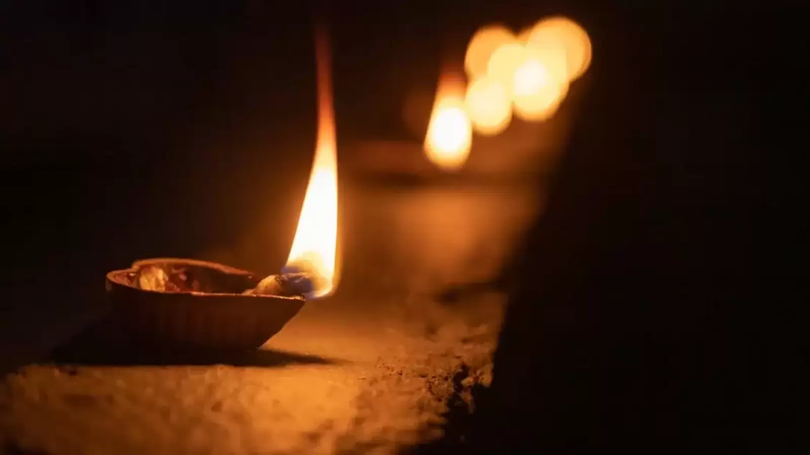 hindu diya lamp