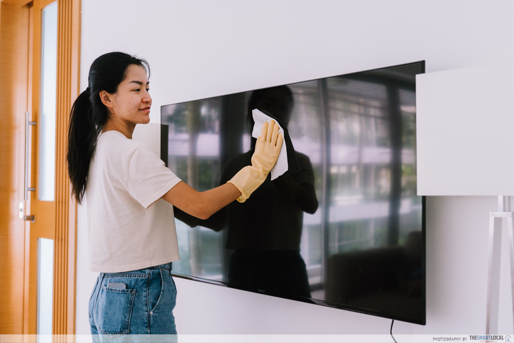 cleaning-tv