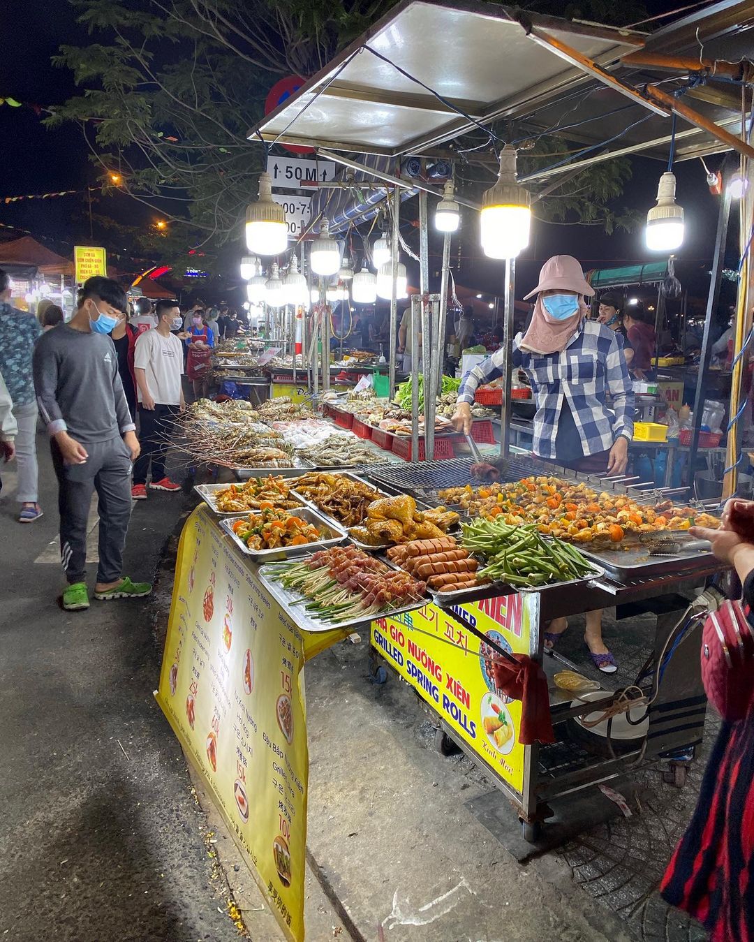 12 hal yang dapat dilakukan di makanan Pasar Malam Da Nang