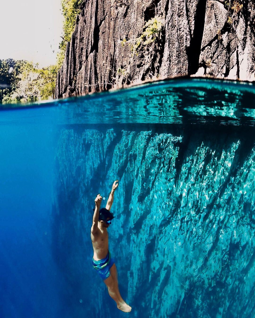 Coron Bay Palawan cliff diving